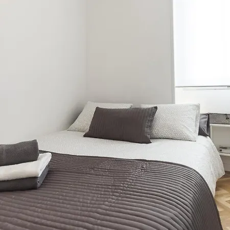 Lets Holidays In Sant Marti Appartement