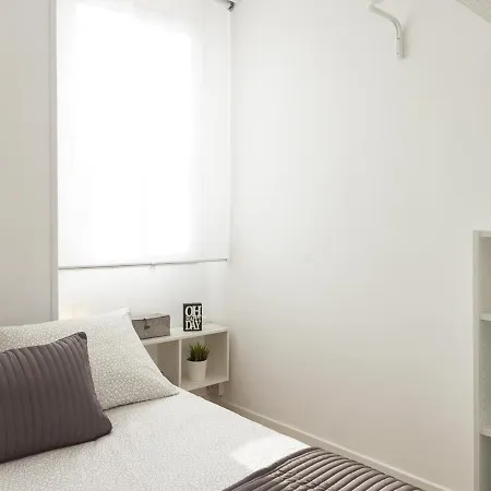 Lets Holidays In Sant Marti Appartement