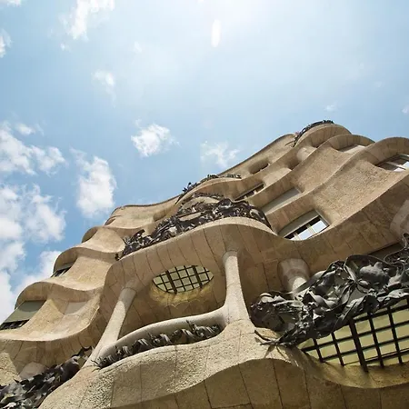 Muntanya - With Private Balcony Sagrada Familia Apartment Barcelona