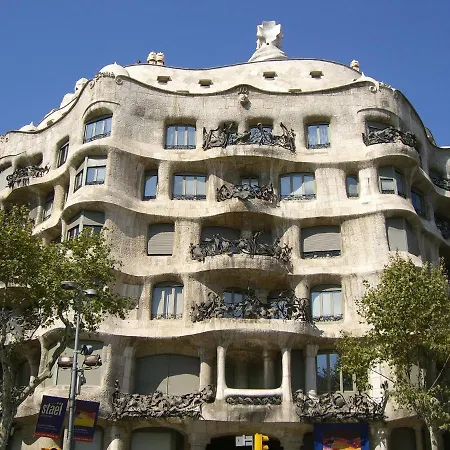 Apartment Muntanya - With Private Balcony Sagrada Familia Barcelona