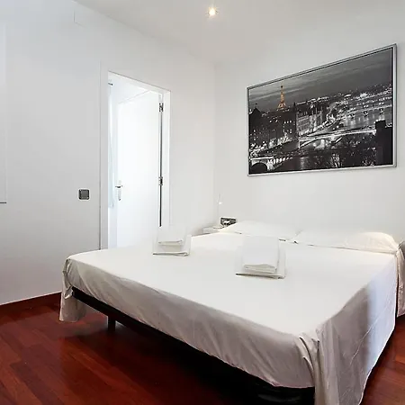 Apartment Muntanya - With Private Balcony Sagrada Familia Barcelona