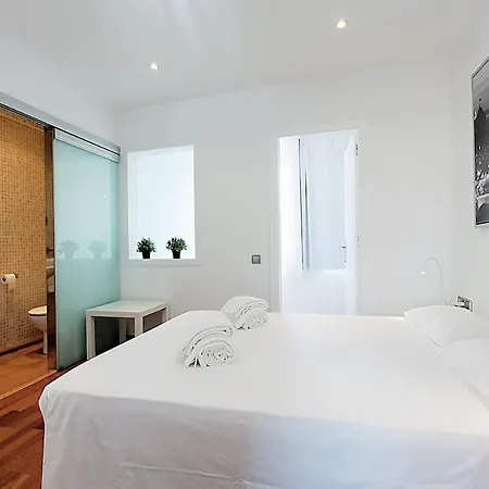 Muntanya - With Private Balcony Sagrada Familia Apartment *