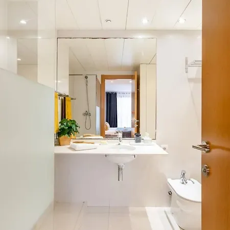Monumumental Free Parking Apartment Barcelona