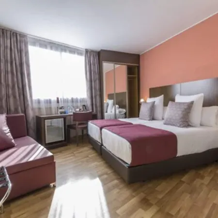Hotel Ronda Lesseps 4*
