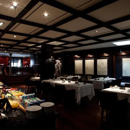 1898 Hotel 4*