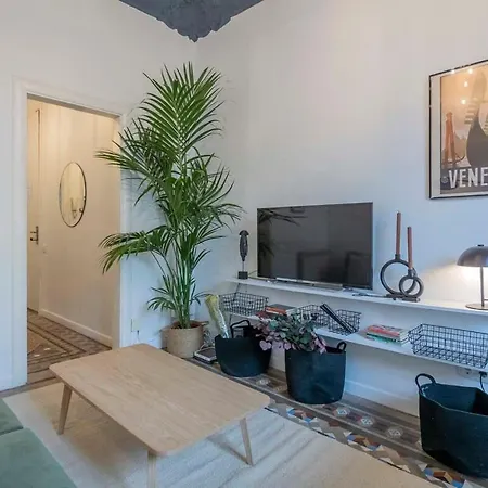 Elegant 4 Bedrooms 3 Bathrooms Catalan Apartment *
