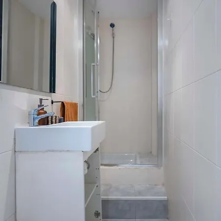 Elegant 4 Bedrooms 3 Bathrooms Catalan