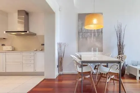 Daire Wonderful 2-bd With Balcony Plaza Cataluna Barselona