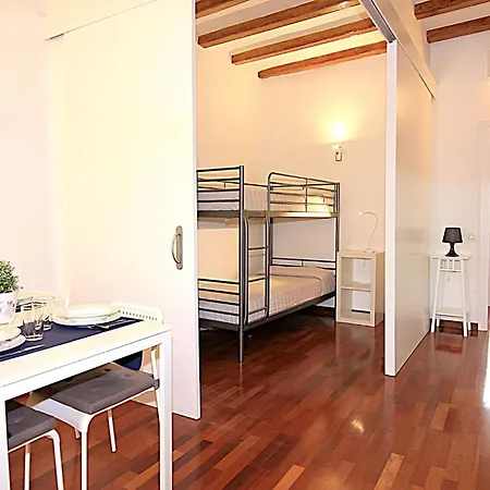 Muntanya - With Private Balcony Sagrada Familia Apartment Barcelona