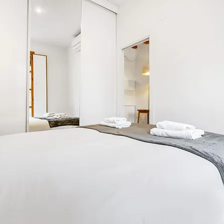 Apartment Elegance 2br With Rooftop Terrace