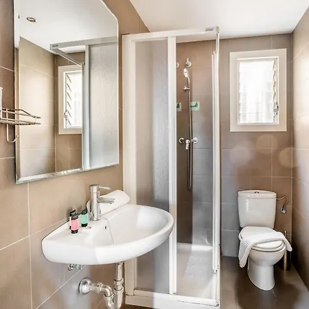 Big For 15 In The Heart Of Eixample Apartamento *