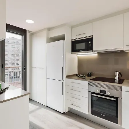 Aliga - 3 Bedroom And Pool In Les Corts Barcelone