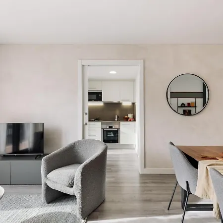 Aliga - 3 Bedroom And Pool In Les Corts Barcelone