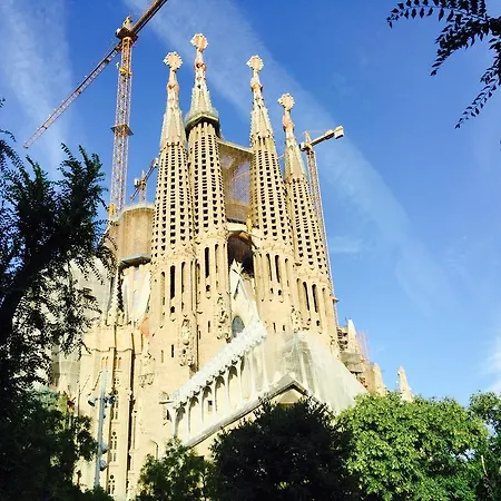 Sagrada * برشلونة