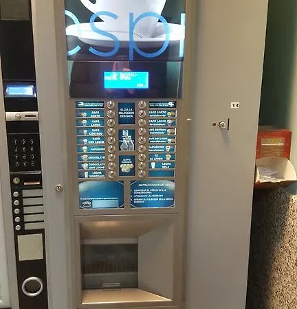 オスタル オペラランブラス ゲストハウス 2*