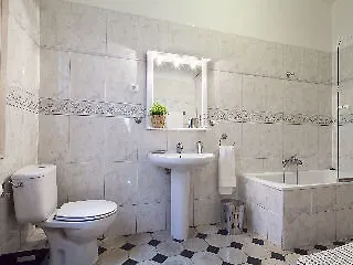 Ξενοδοχείο Around Exclusive 4*