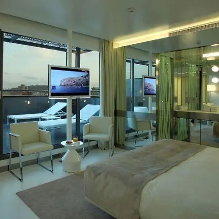 ذا ميرور فندق 4*