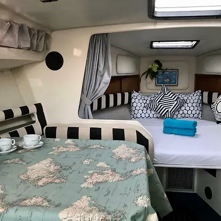Botel Yacht Experience Barcelona