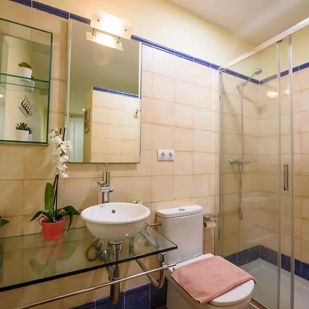 Apartament Ramblasrentals Chic & Spacious Flat Pool Table 15m Ramblas - Parking - Wifi
