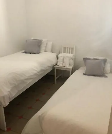 1 Casual Apartments Apartment