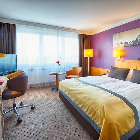 Leonardo Royal Fira 4*