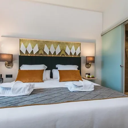 Leonardo Royal Fira Hotel 4*
