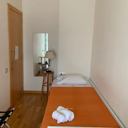 Guest house & Basic Ramblas Barcelona