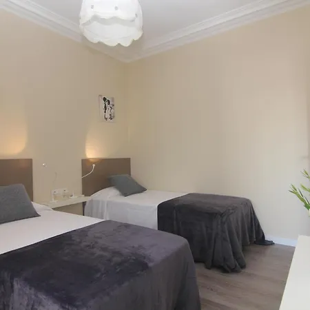 Felip II - Spacious And Quiet Apartments & One With Private Terrace Barcelone