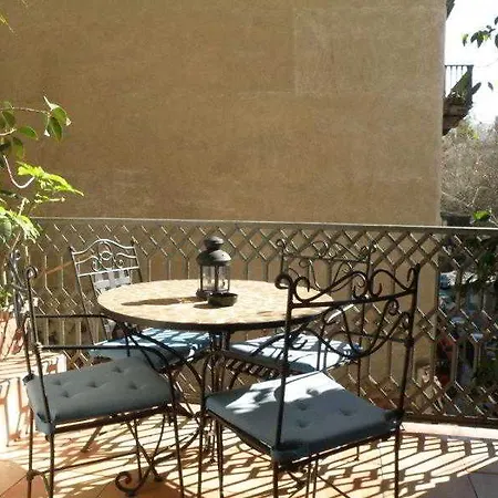 Casa Consell Gran Via, Gasthuis 2*
