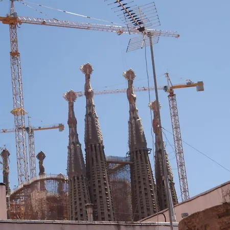 Beautiful Penthouse Next To Sagrada Familia *