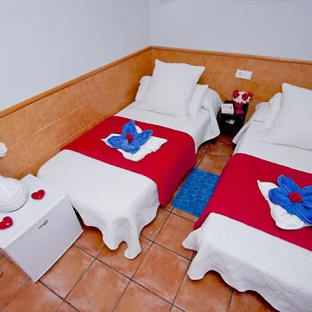 Barcelona City Rooms בית הארחה
