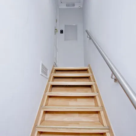 Barcelona City Rooms בית הארחה