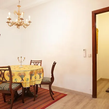 Esquirol Apartmán *