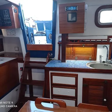 Spacious And Cozy Caribbean Boat In Barcelona With Tour Option Botel *