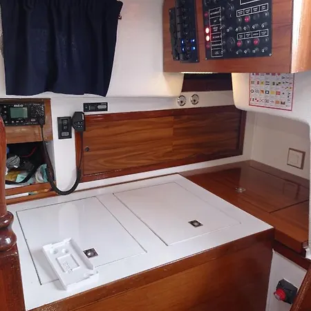 Spacious And Cozy Caribbean Boat In Barcelona With Tour Option