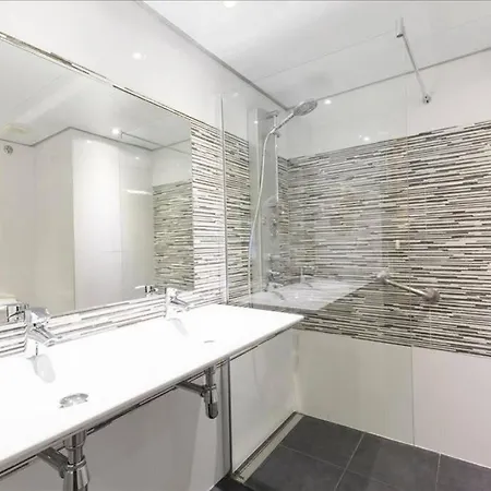 Habitacion Con Dos Camas En Hotel Ronda Lesseps Holiday home Barcelona