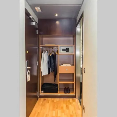 Holiday home Habitacion Con Dos Camas En Hotel Ronda Lesseps Barcelona