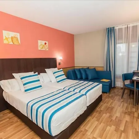 Habitacion Con Dos Camas En Hotel Ronda Lesseps Holiday home