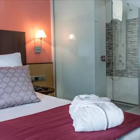 Habitacion Con Dos Camas En Hotel Ronda Lesseps Holiday home