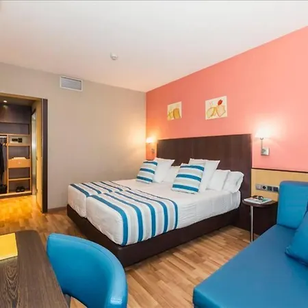 Holiday home Habitacion Con Dos Camas En Hotel Ronda Lesseps Barcelona