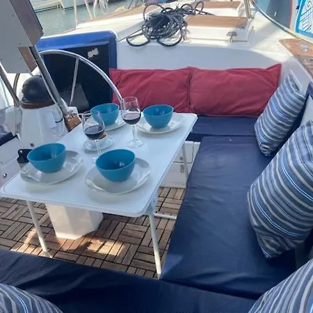 Spacious And Cozy Caribbean Boat In Barcelona With Tour Option * Sant Adrià de Besòs