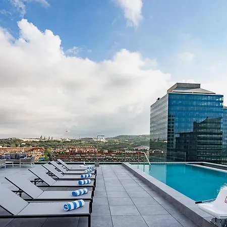 Leonardo Royal Fira 4*
