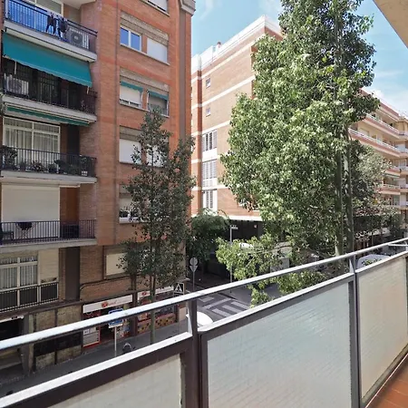 The White Flats Les Corts