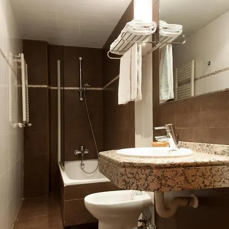 Canton Hotel *