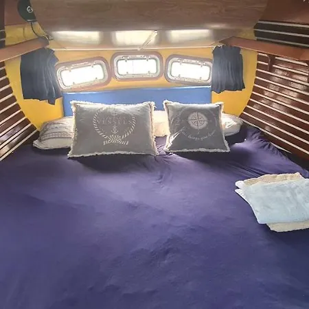 Spacious And Cozy Caribbean Boat In Barcelona With Tour Option *