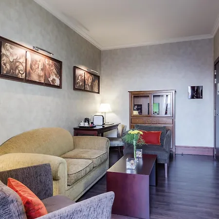 Hotell Center 4*