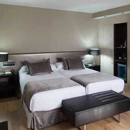 Hotel Catalonia Avinyo 3*