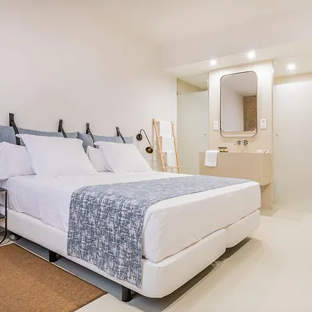 Casa Lirio Hotel 2*