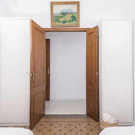 Daire Spacious 3 Bed In The Heart Of Sant Antoni Barselona