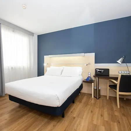 Holiday Express City 22@ By Ihg 3* Барселона